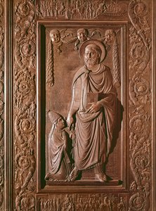 San Pietro (dettaglio) dalla porta centrale della basilica, decorata 1439-45